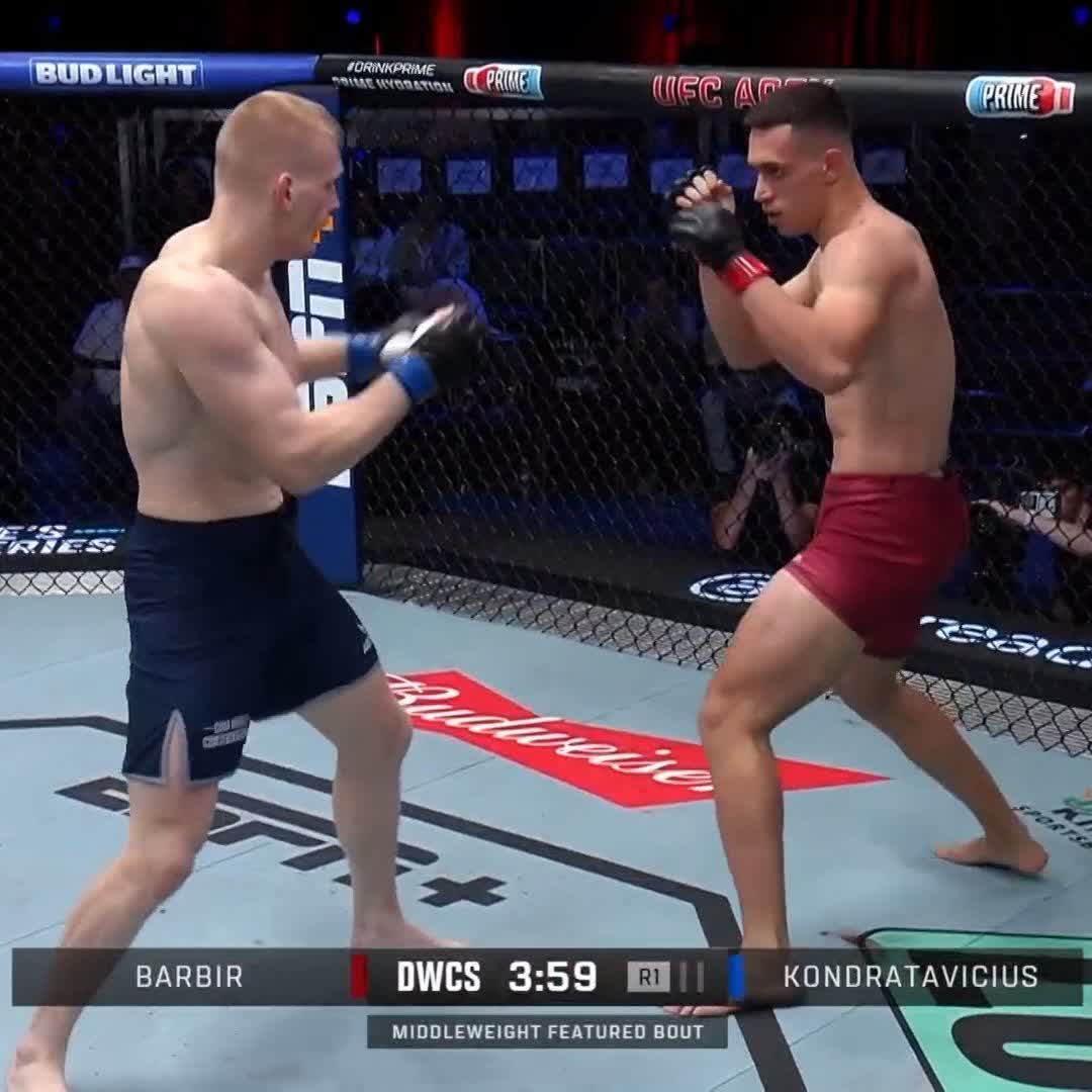 THAT RIGHT HAND 😮💨 Mantas Kondratavicius wasted no time getting the job done tonight! #DWCS