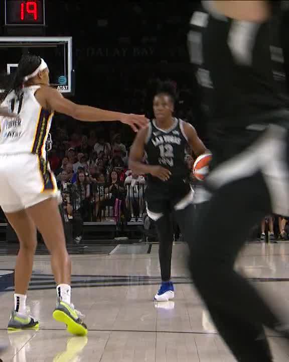 Chelsea Gray no-look DIME 😮‍💨