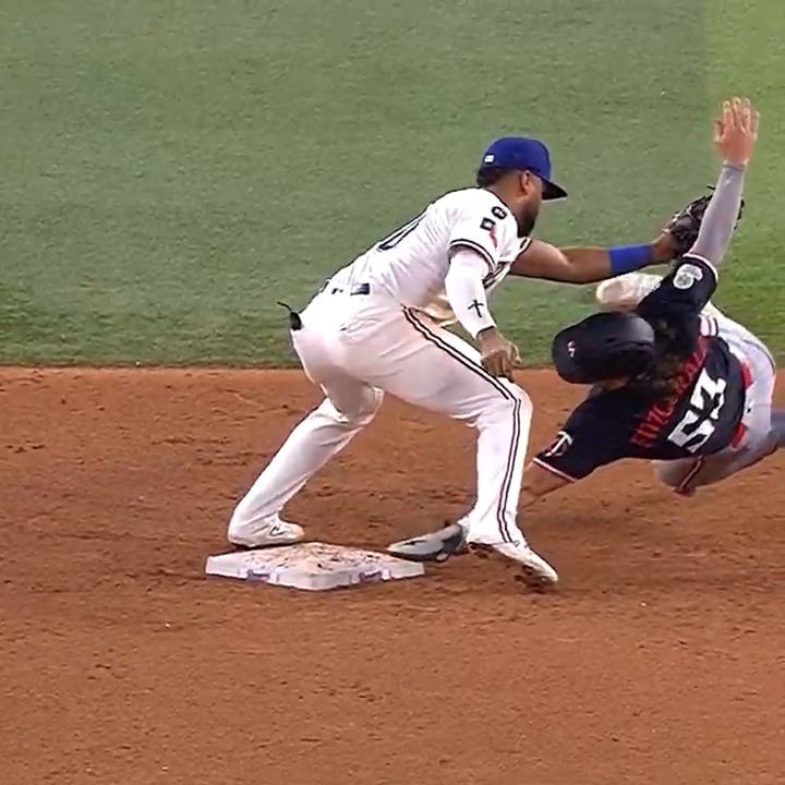 ABSOLUTE SORCERY FROM RYAN FITZGERALD TO AVOID THE OUT 😱 🤯 (via MLB)