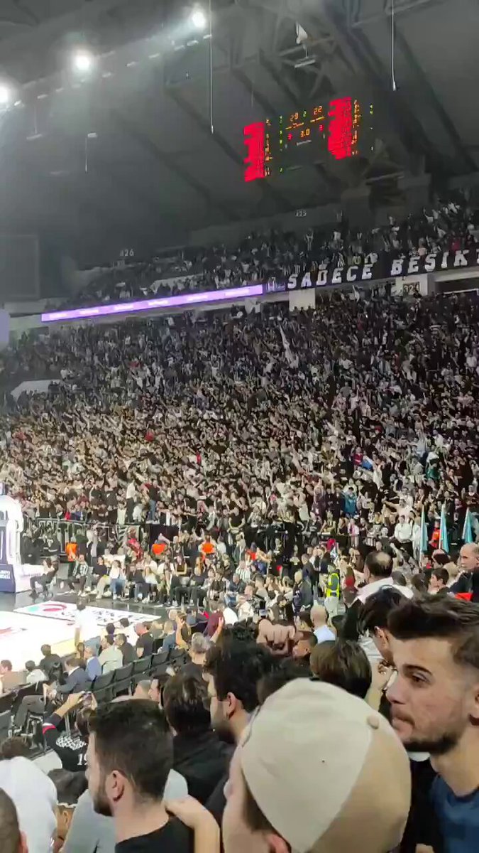 Renginden utanan göt oğlanlarıyla karışmamak adına, koyu ve orijinal siyahımızı giyiniyoruz! GELİYORUZ ⌛️Genç Fenerbahçeliler #çArşı