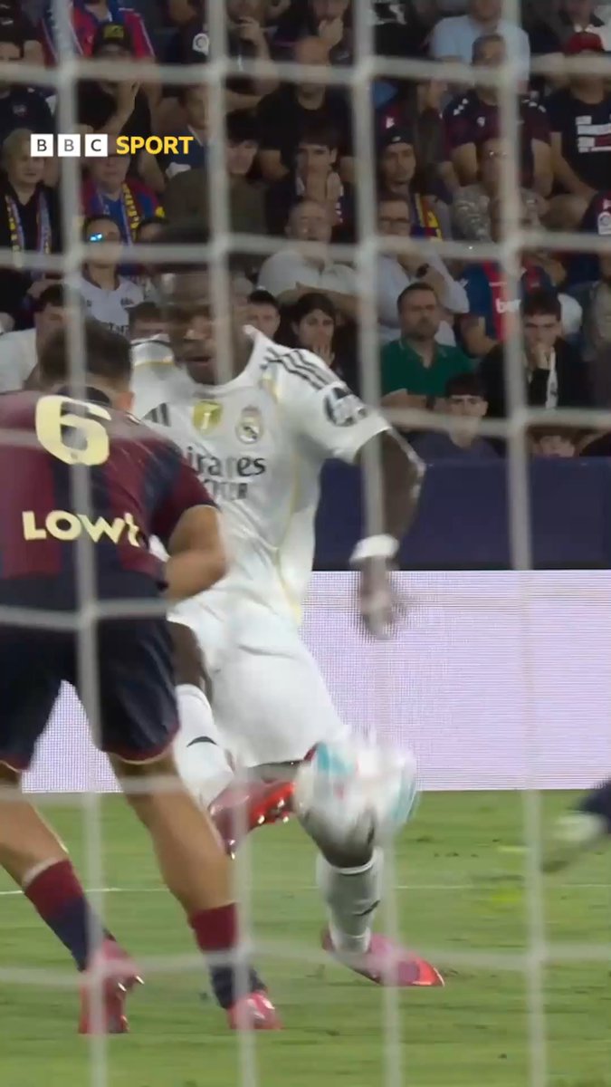 How about this finish from Vinicius Jr 😮‍💨 His goal helped Real Madrid beat Levante 4-1 in La Liga ⚪️