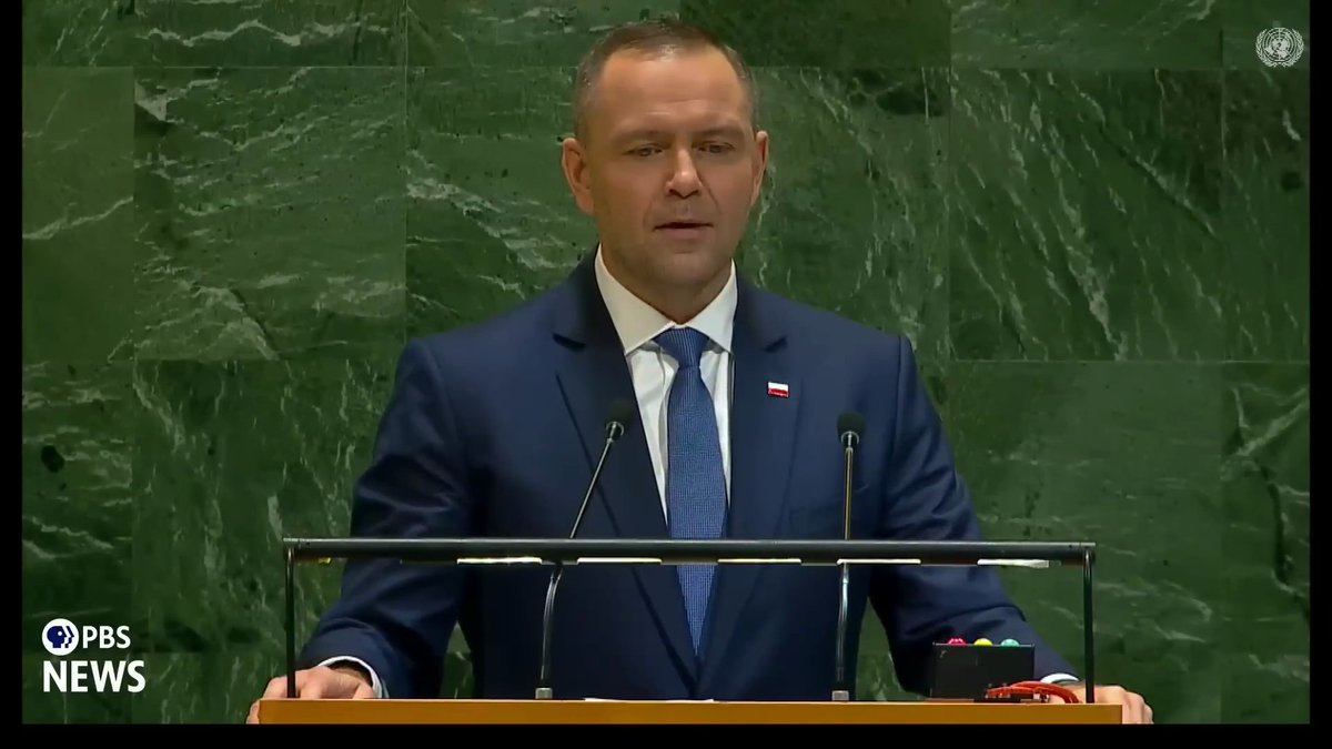 Polish President Karol Nawrocki at the 2025 United Nations General Assembly yesterday: "I agree with President Trump. Europe is deep in ideological madness: this led to bad decisions on migration or green craziness (Green Deal). The very same Europe was also subsidizing the Russian Federation for many years by buying cheap Russian gas."