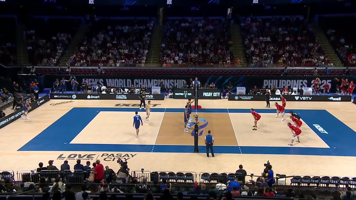 🏐🇮🇹 Simone Giannelli with the SPIKE SET! An absolute MASTERCLASS today from the Captain, orchestrating Italy to the SEMIFINALS in style. 🔥✨ 📺 Watch the match replay on VBTV: #MWCH2025 #Volleyball #ElectrifyingPhilippines