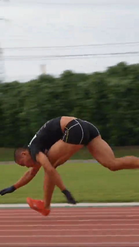 Earlier today in Yonago, Japan, Ryusei Yonee claimed the record for the fastest 100 metres runnings on all fours with a time of 14.55 seconds 🏃♂️ ギネス世界記録