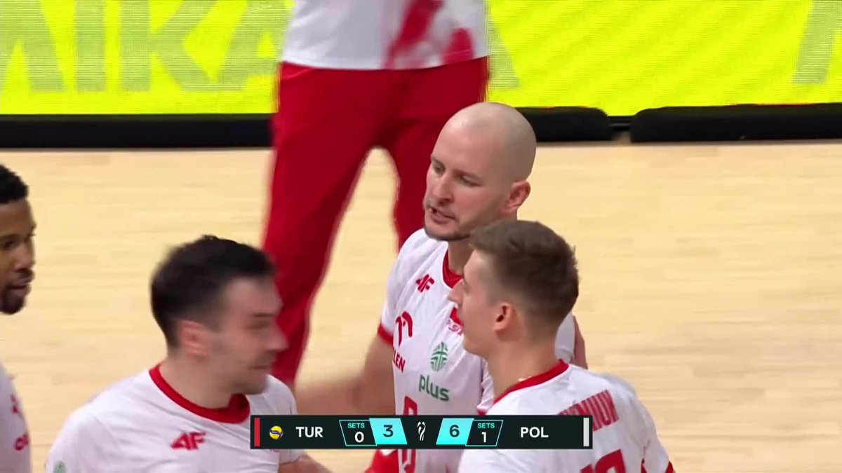 #Philippines2025: OUCH! Poor Komenda! 😬 🇵🇱 vs 🇹🇷 — #MWCH Quarterfinal 📺 Watch it LIVE on VBTV: 🛍 World Champs Merch: 🏐 #Volleyball #ElectrifyingPhilippines
