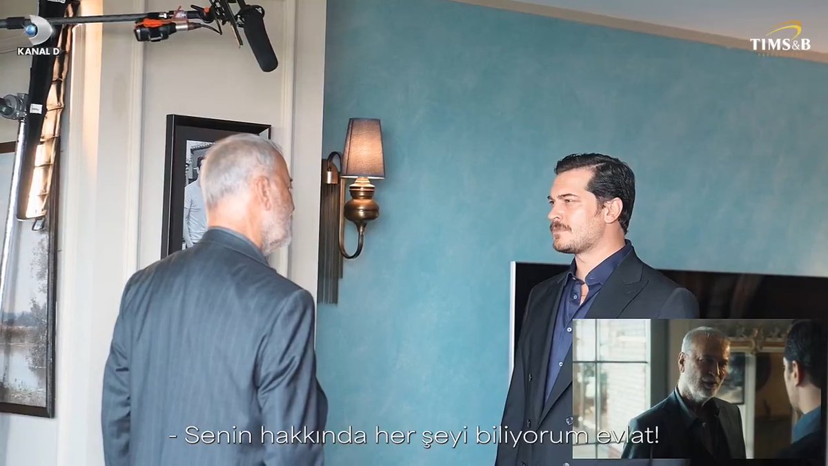 Sezonun ilk görüntülerinin kamera arkasını getirdim! 🫶 #EşrefRüya yeni bölümüyle bu akşam 20.00’de #KanalD’de, tv yayınından hemen sonra ise Amazon Prime’da sizlerle. Kanal D @timsandb