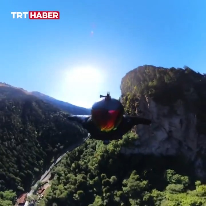 İrlandalı pilot Michael Morann'ın Sümela Manastırı'nda adrenalin dolu uçuşu... 📍Trabzon