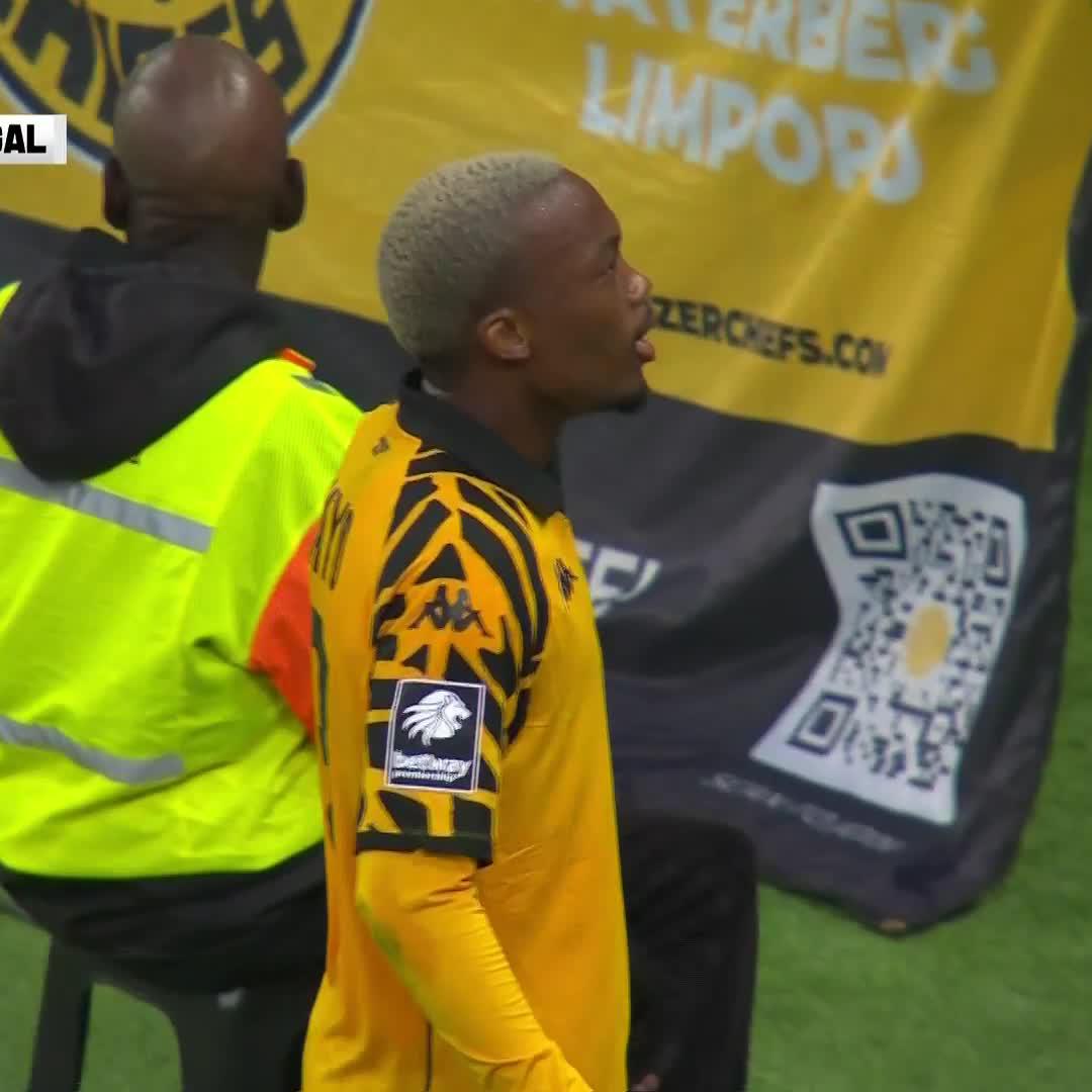 HT: ✌️ Chiefs 1-0 🟢 Gallants Khanyisa Mayo’s debut goal the difference at the break. #Amakhosi4Life