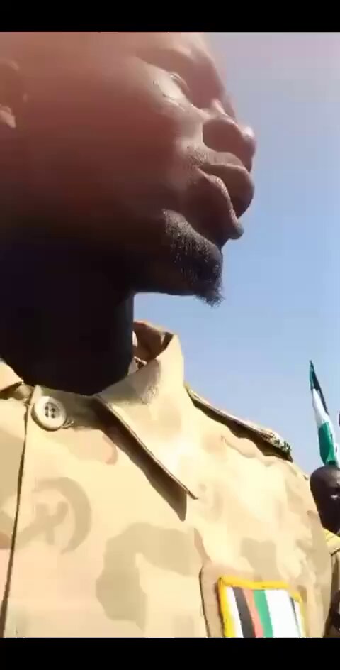 الله أكبر ... الله أكبر ... الله أكبر جهاز الأمن والمخابرات والعمل الخاص يصلون الفاشر ... سلام يالفاشر التاريخ رجالك جوكي داقين للنحاس فزعه الجميع عزوكي حالفين باليمين ناس دقلو ما يخشوكي السؤال المحير وصلو كيف 🦅 نيالا جاينك عديل