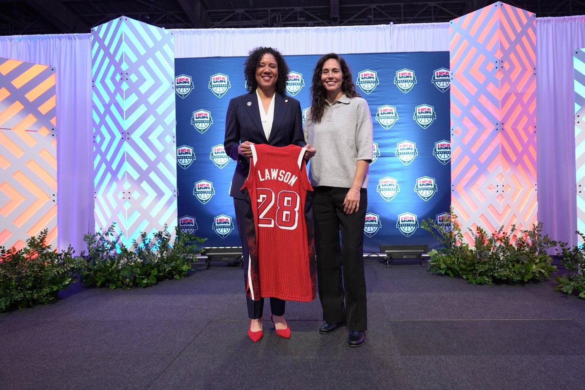 And here begins a golden opportunity. A special day in Durham as we introduced Kara Lawson as the 2025-28 🇺🇸 #USABWNT head coach!