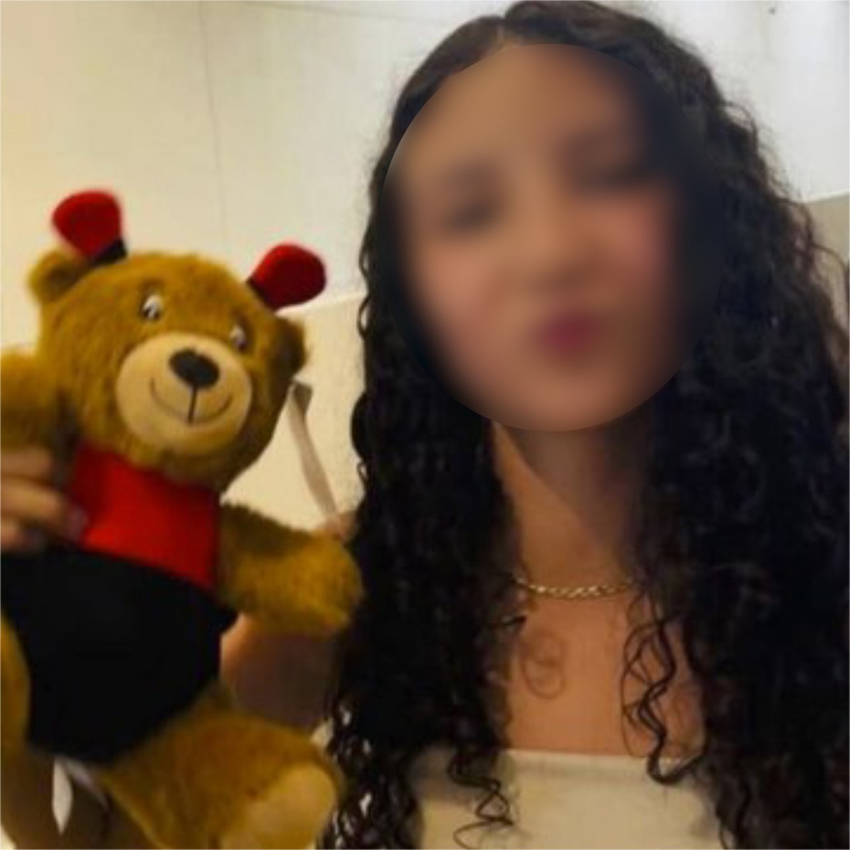 🇲🇽 | Una niña de 14 años murió en México tras una cirugía de aumento de pecho. Su padre exige justicia contra el médico, el hospital y la madre.