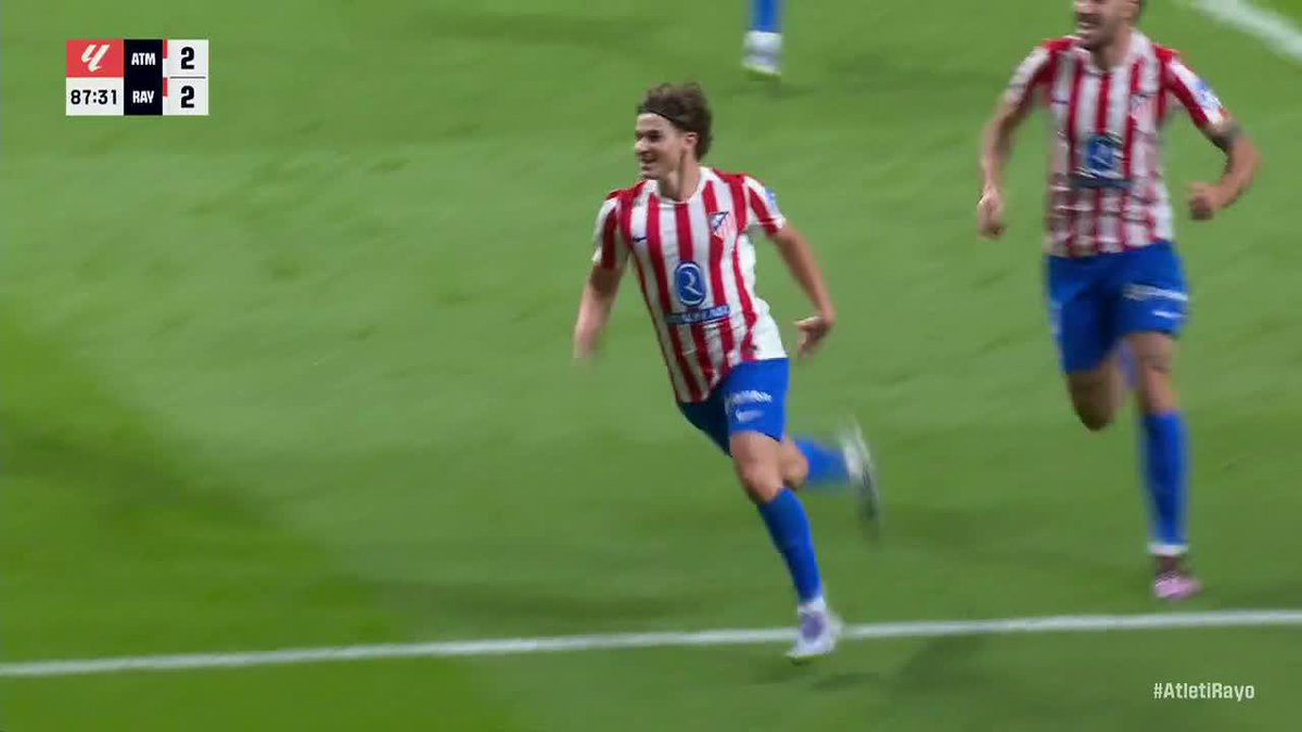 JULIAN ALVAREZ WITH A GOLAZO TO COMPLETE THE HAT TRICK AND WIN IT FOR ATLETI IN THE CLUTCH 🤯🤯🤯