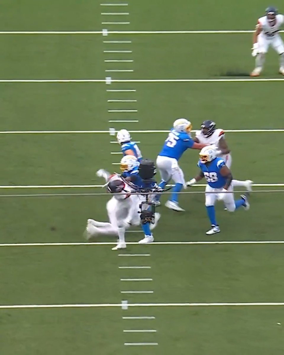 Justin Herbert had some sauce on this play 🕺 Wingstop