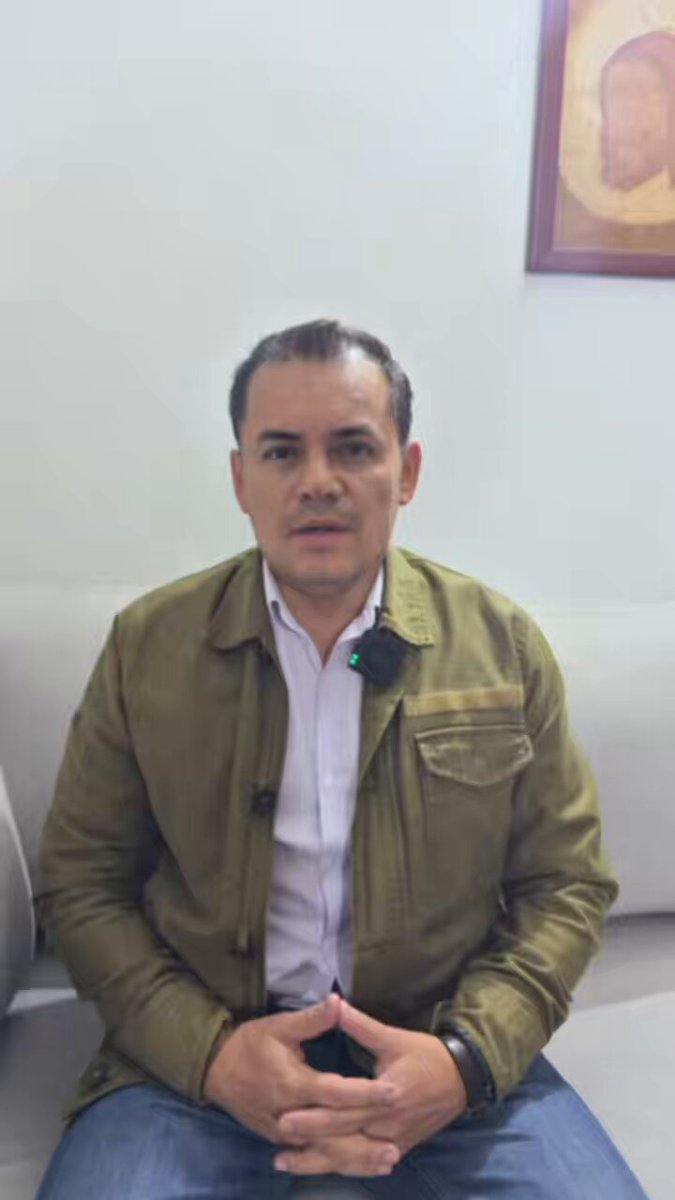 Una completa sala de grabación de videos para redes sociales a tu disposición en Bogotá, puedes rentar este espacio para entrevistas, conversaciones para podcast y YouTube, o hablar de cualquier tema personal o profesional. Más información por wp: 3164461460
