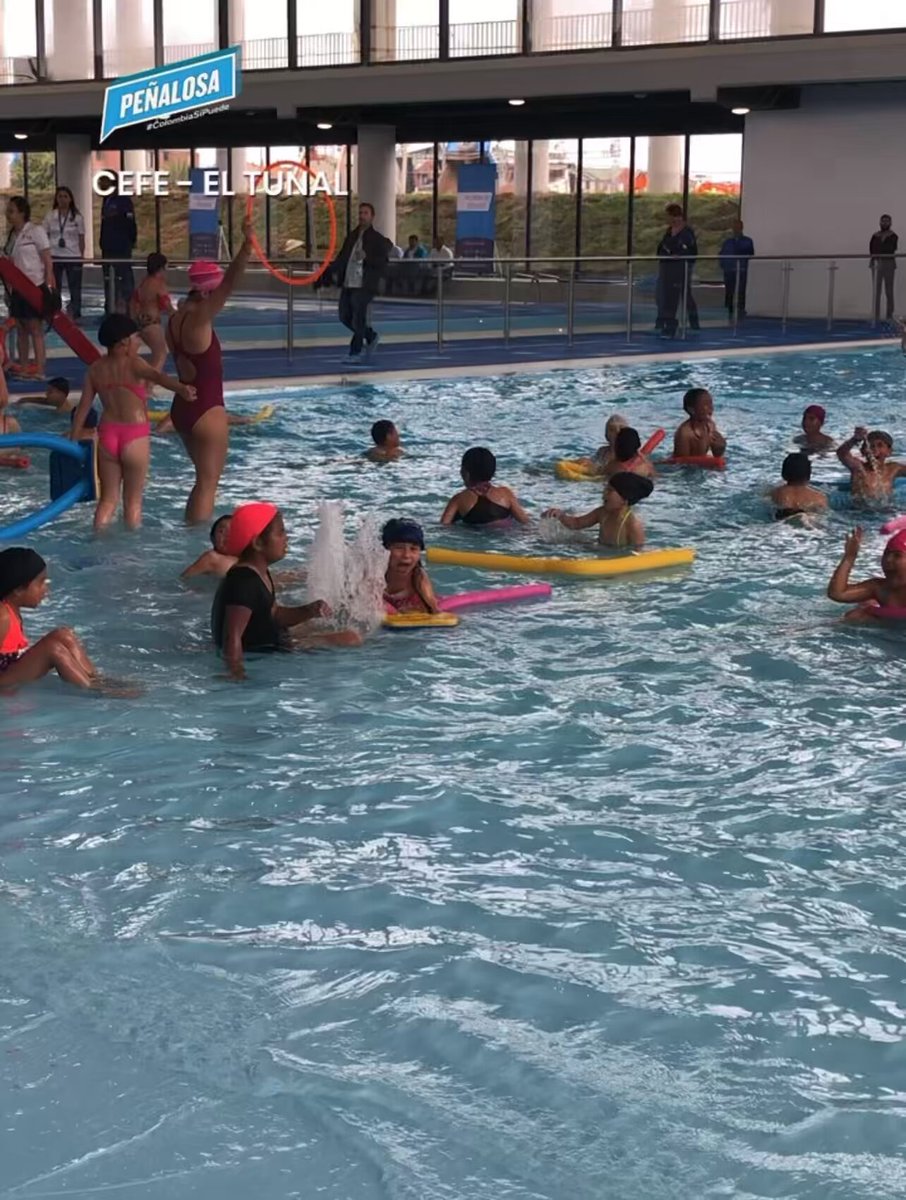 Lo mínimo que tiene que hacer una ciudad democrática es espacio público de calidad: una ciudad donde la gente sea feliz gratis. Yo conseguí más terrenos para parques que todos los alcaldes de la historia de Bogotá sumados. Una ciudad es solo un medio para una manera de vivir. Lo que necesitamos es una ciudad donde la gente no solo no quiera irse, sino que quiera venir. #ColombiaSíPuede🇨🇴