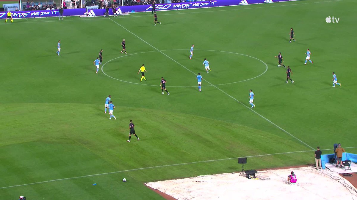THE ASSIST FROM BUSQUETS. THE CHIP FROM MESSI. GREATNESS 🔥 (via Major League Soccer)