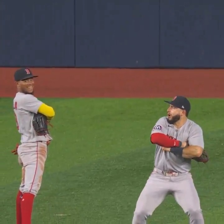 The Red Sox ended the game on a 9-3 putout 🤯