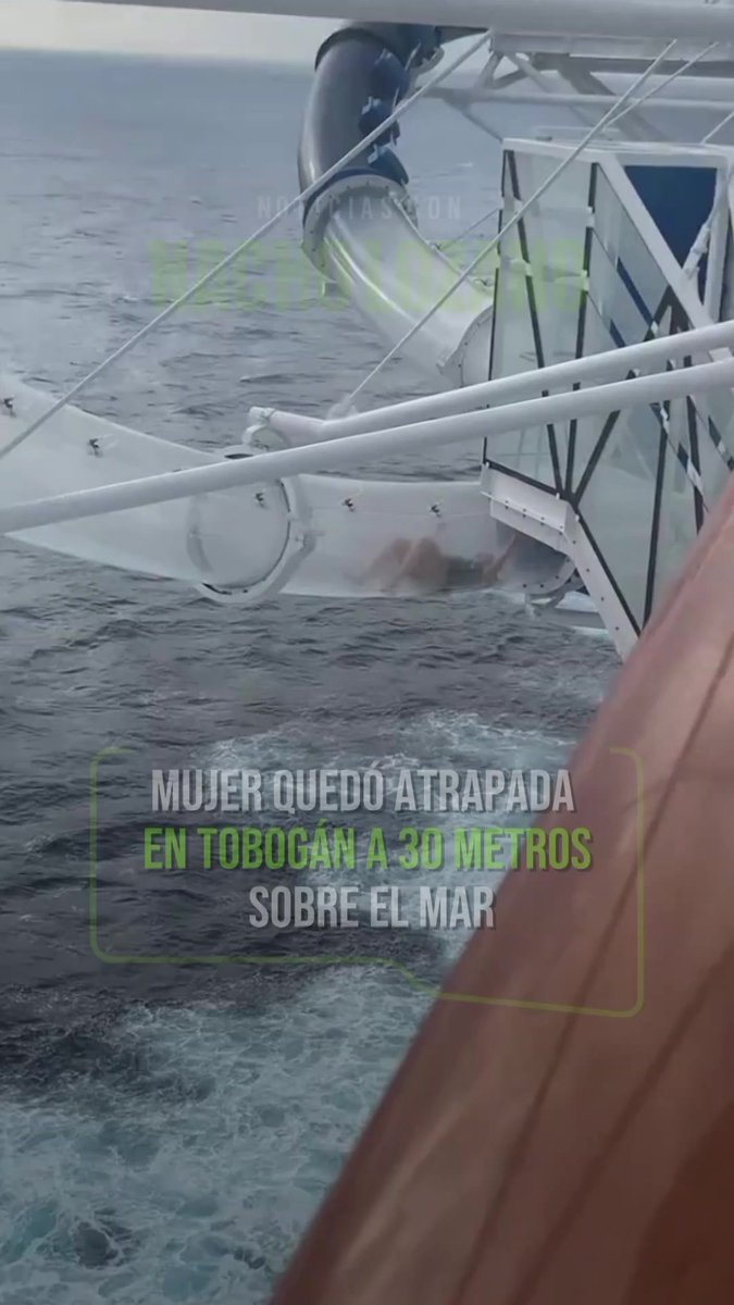 En redes sociales circula un video que muestra a una mujer atrapada en un tobogán suspendido a más de 30 metros de altura sobre el mar, a bordo de un crucero de Norwegian Cruise Line rumbo a #Alaska. ¿Te atreverías a lanzarte?