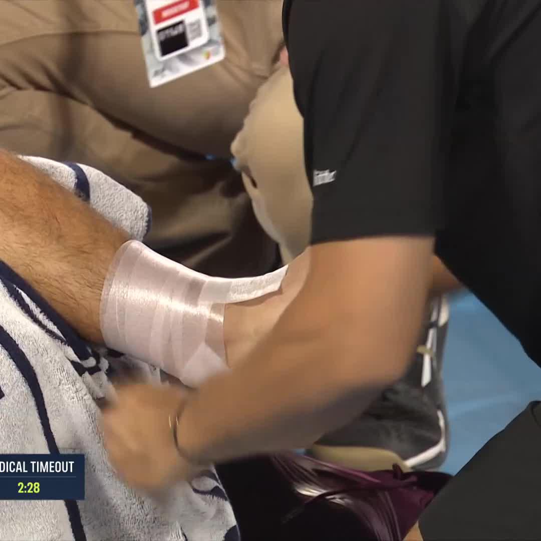 Tricky moments on his Tokyo debut 😕 Carlos Alcaraz takes a medical time out after a concerning moment, but decides he's fit to carry on... #kinoshitajotennis