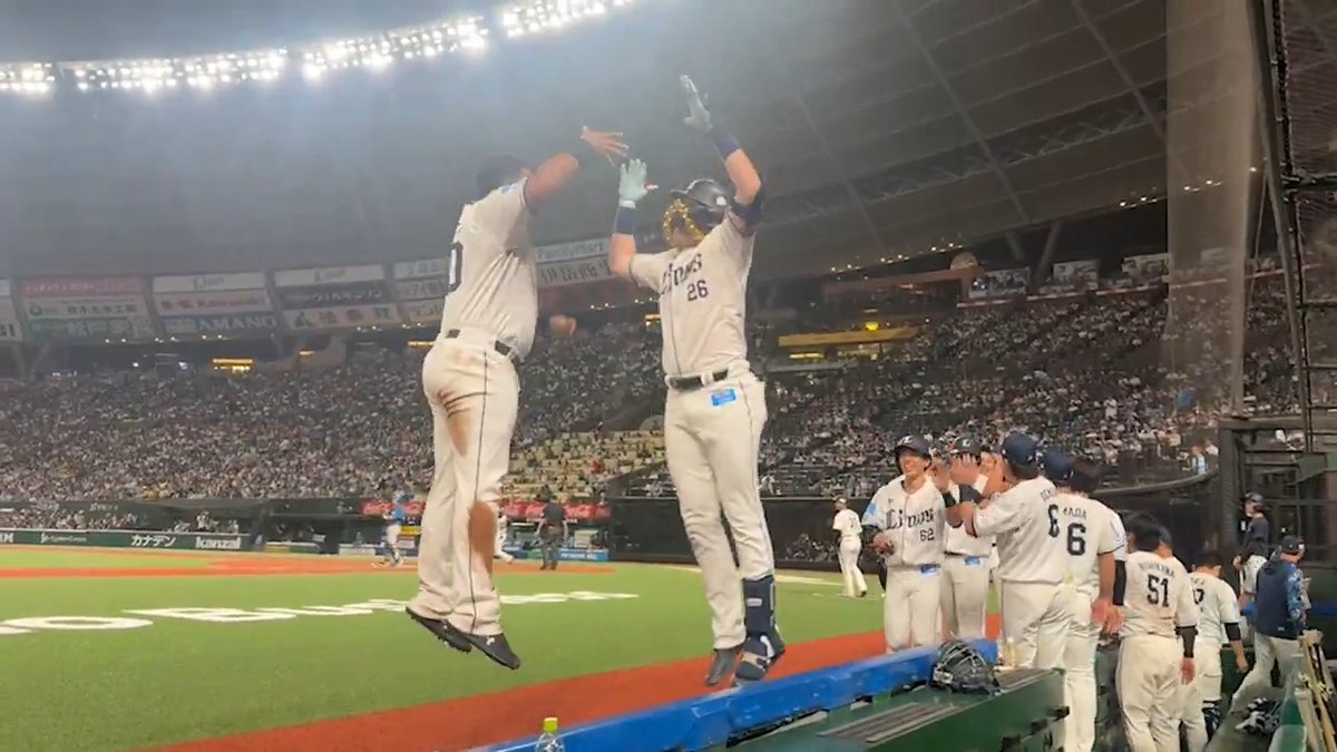 本塁打を放った #ネビン 選手を出迎えるベンチの様子をお届け！ #セデーニョ 選手のウキウキな様子にご注目ください！ #埼玉西武ライオンズ #seibulions #ALLONE #圧倒的至近距離