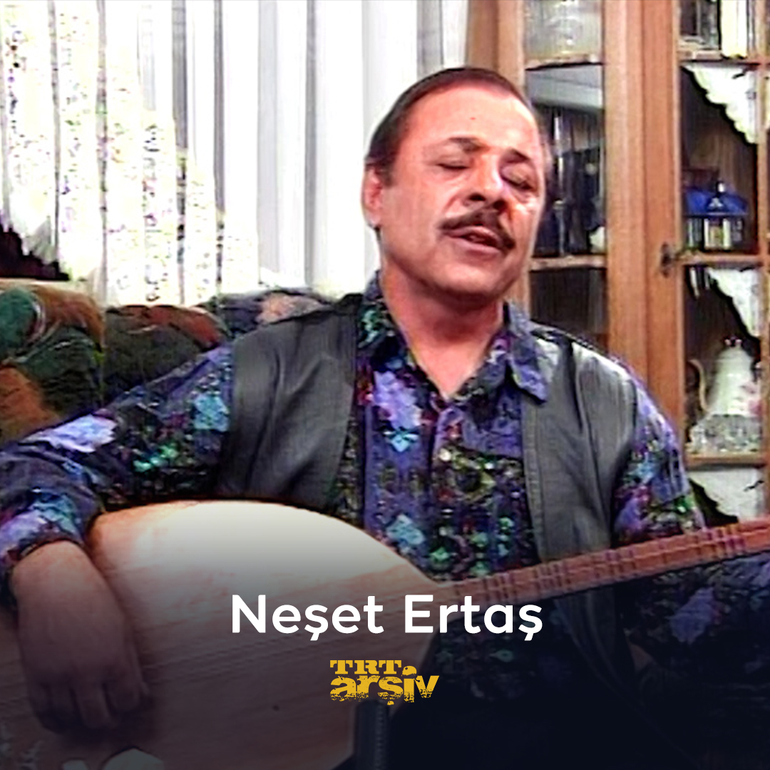 “Yüreğinde yâr aşkı olmayan bu sazı çalarsa tıngırdatır.” diyerek sazı da, aşkı da en saf haliyle anlatan büyük usta #NeşetErtaş’ı saygı, sevgi ve özlemle anıyoruz. 🎶✨