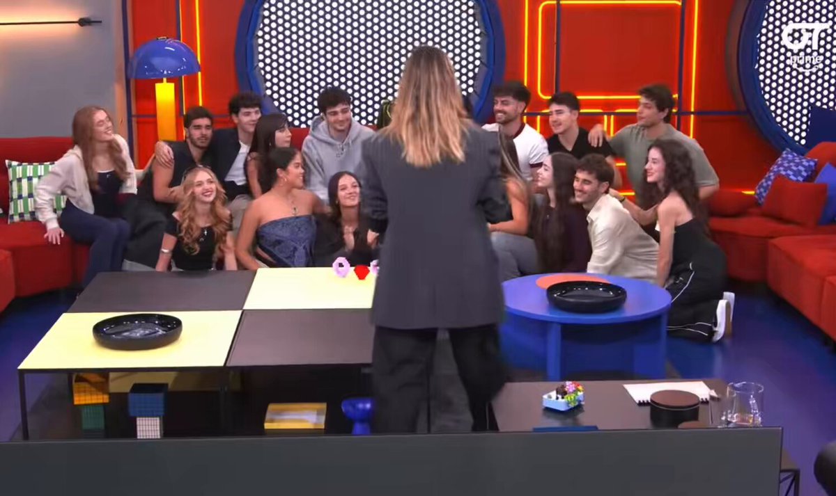que les van a poner de GRUPAL la potra salvaje y abrirán la gala con ella PERO :____ QUE ES ESTO?? 😂😂😂 #OTDirecto25S
