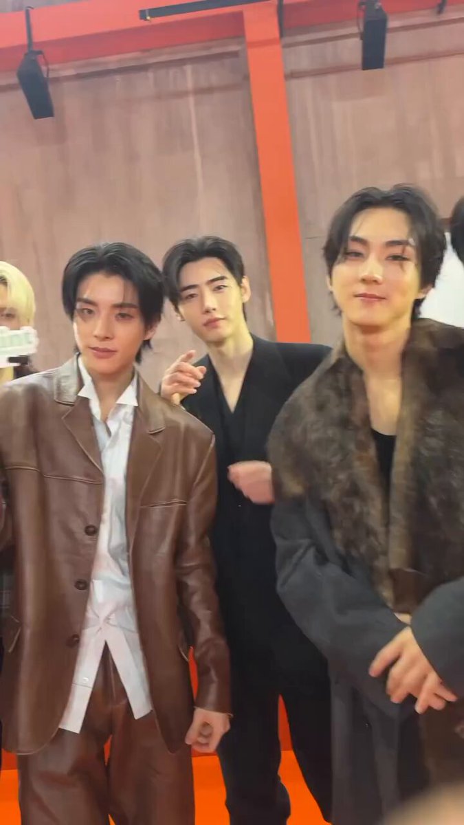 ทักครับ! #MintReports พาหนุ่มๆ #ENHYPEN Prada Ambassador มาทักทายแฟนๆชาว Mint ขณะมาร่วมงาน PRADA Spring Summer 2026 Womenswear Show ที่จัดขึ้นในวันนี้ ณ กรุงมิลาน 💚 VAMPIRES TAKE OVER MILAN #ENHYPENonPradaSS26 #PRADAxENHYPEN #PRADASS26 #PRADA #MintMagTH