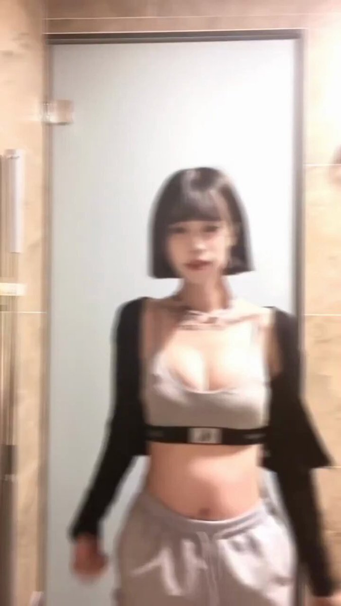 你們今天會尻尻嗎？ 要看我尻嗎？ 留言：要 就脫掉看奶頭 ! #看到不按讚🐥短一半