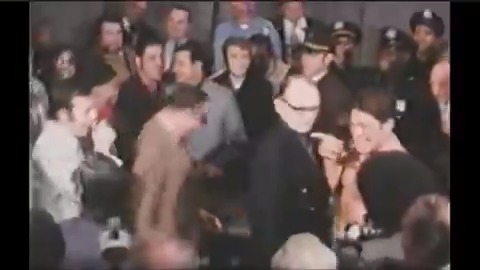 "Bonavena" Porque en la previa de la pelea de mañana, el argentino Bonavena asustó a Muhammad Ali.