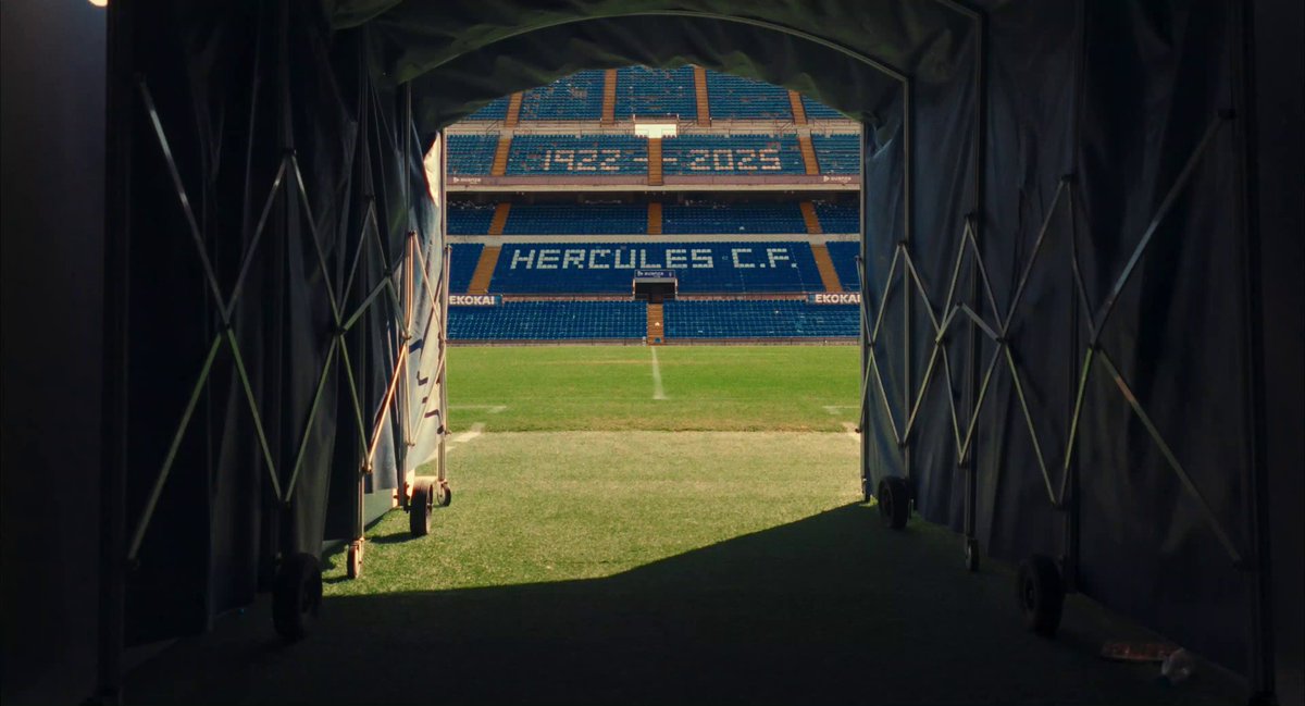 💙🤍 𝘼𝙯𝙪𝙡 𝙮 𝙗𝙡𝙖𝙣𝙘𝙤, por Funzo. 🔗 💙 #MachoHércules 🤍