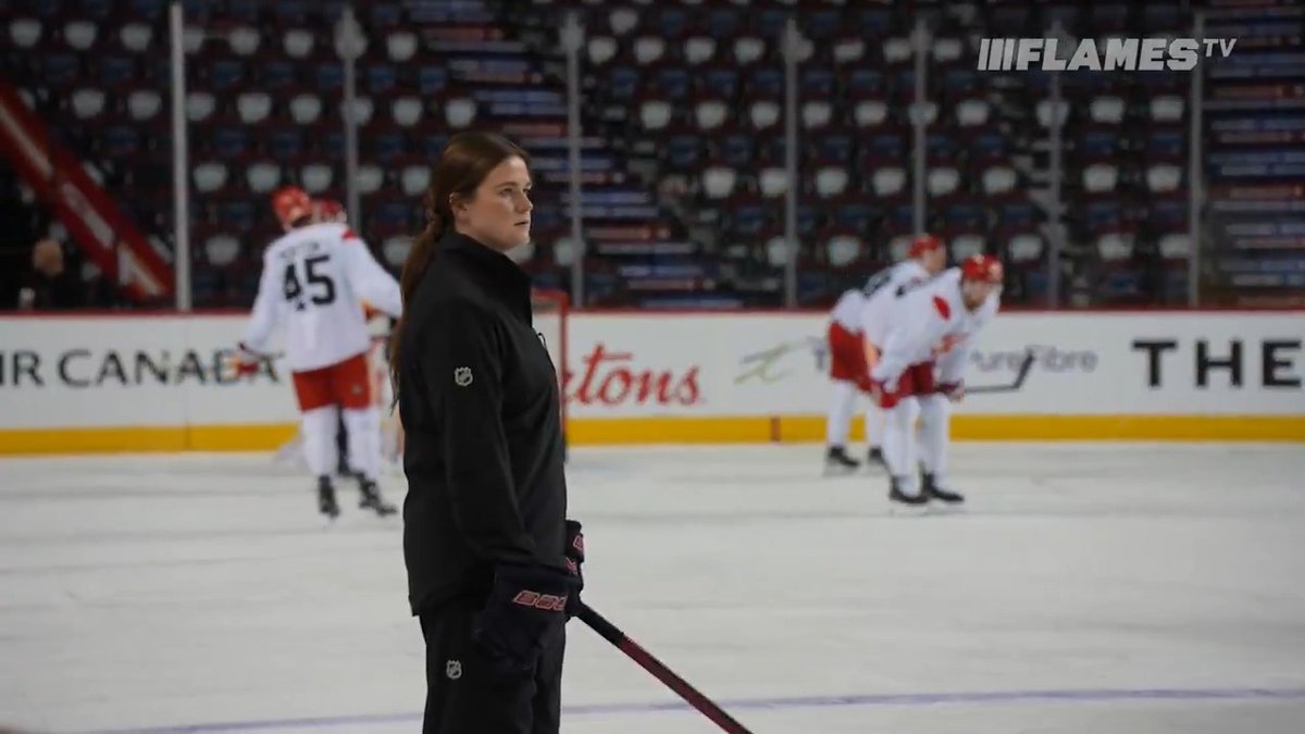 "This is something she's extremely passionate about." A special moment for #Flames assistant coach Dave Lowry as his daughter Tessa joined him on the ice at the start of camp as part of the NHL Coaches’ Association Mentorship Program!