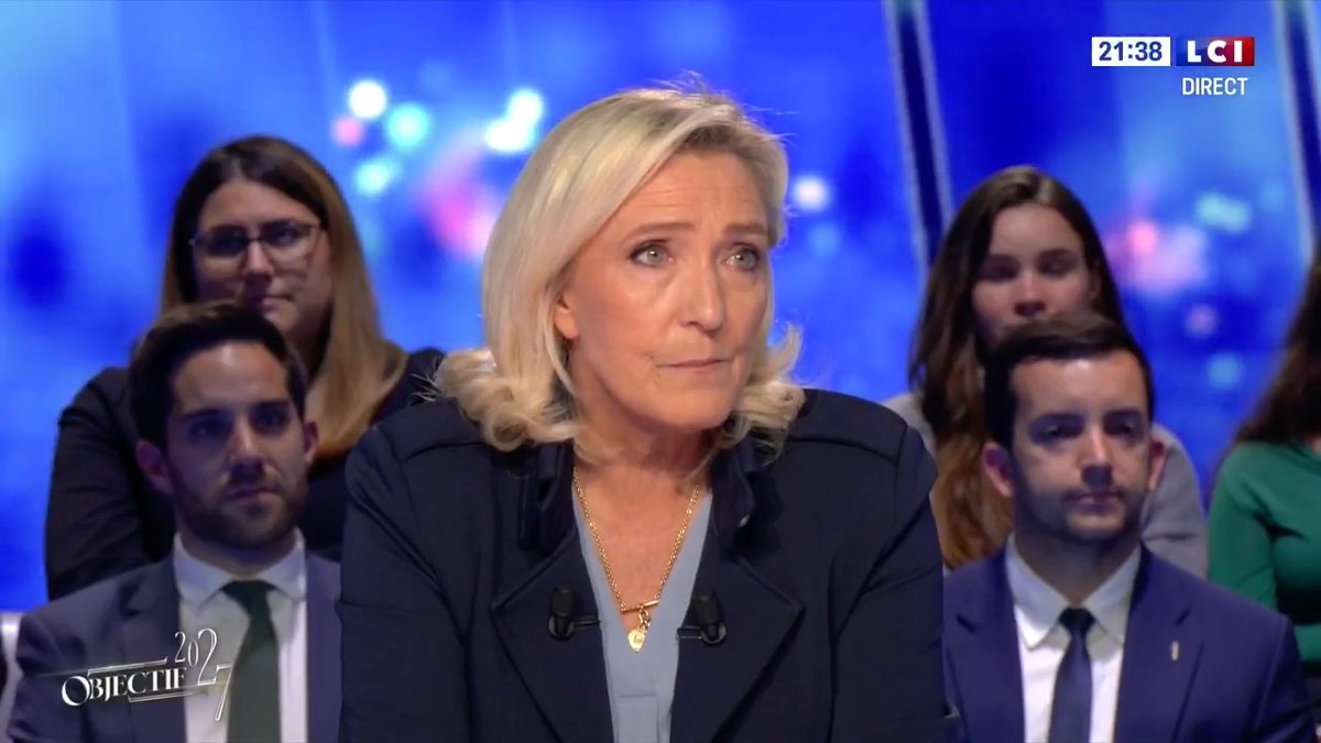 Il faut qu'Emmanuel Macron opère la dissolution de l'Assemblée nationale pour qu'une nouvelle majorité puisse gouverner. Il doit accepter la possibilité qu'il y ait une cohabitation, et s'il ne l'accepte pas, il peut toujours démissionner.