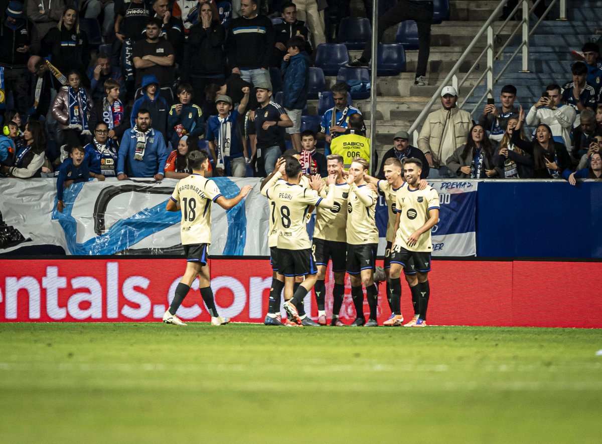 VIEJO ROCKERO NUNCA MUERE 🎸 De Jong pone un centro con música... Y Robert Lewandowski se saca un cabezazo bestial para ganar en Oviedo 🔥 #LALIGAenDAZN ⚽