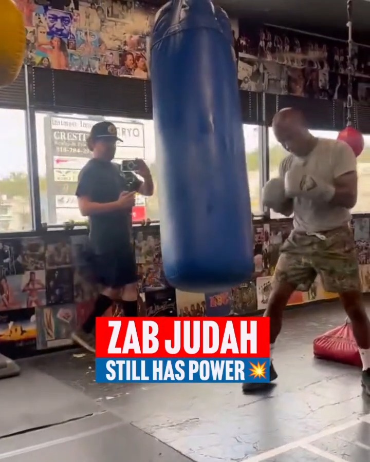 Former Ring champion Zab Judah putting in work on the heavy bag at the age of 47 💪 His last professional bout came back in 2019 🥊
