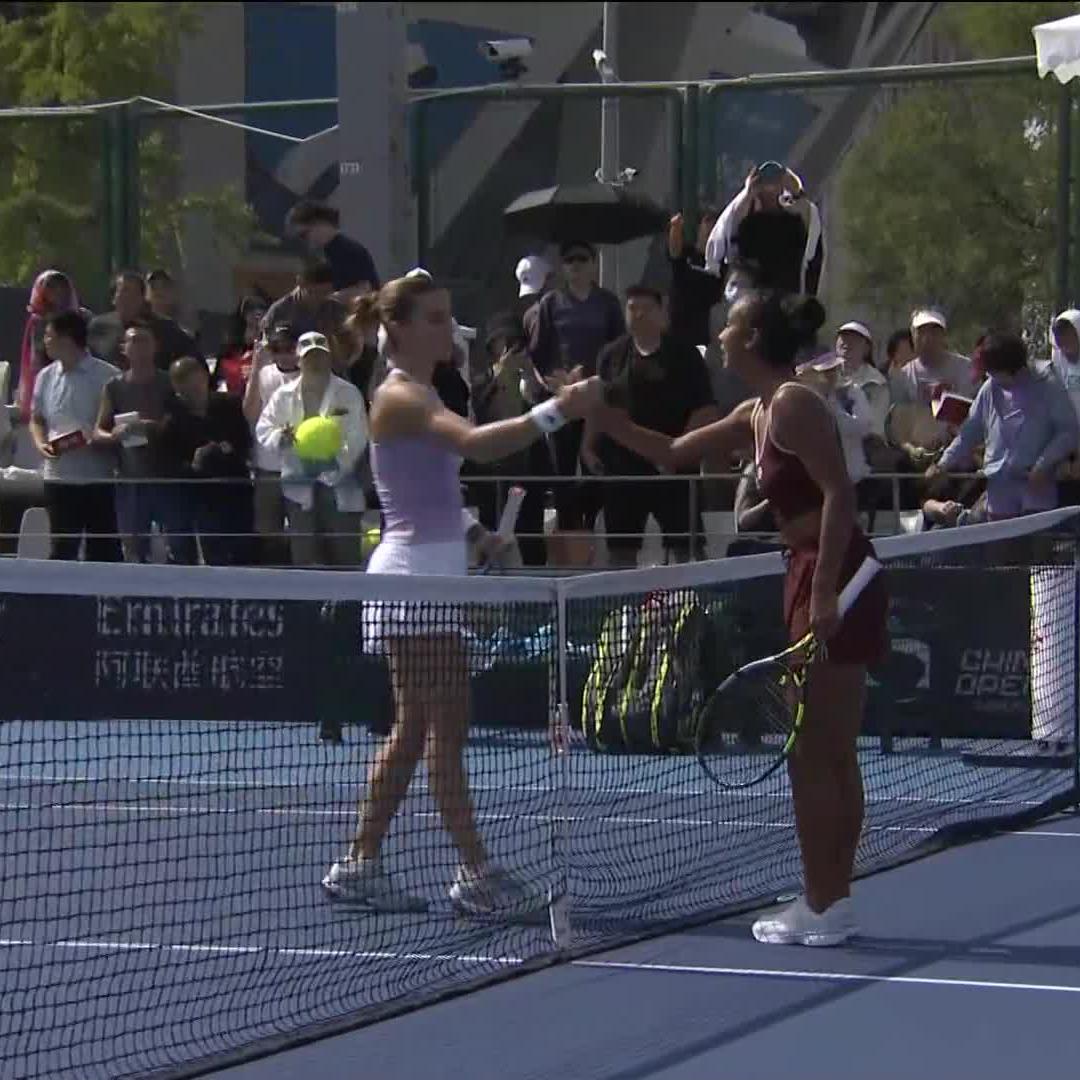 STRAIGHT SETS 👊 leylahfernandez gets her first win in four attempts over Sakkari, 6-2, 6-0. #2025ChinaOpen