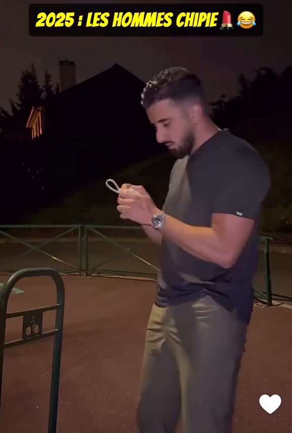 « J’ai des flash back avec elle au restau heureusement je l’ai pas marié elle aurait fait la pire erreur de ça vie w’Allah 😂😂😂😂😂 »