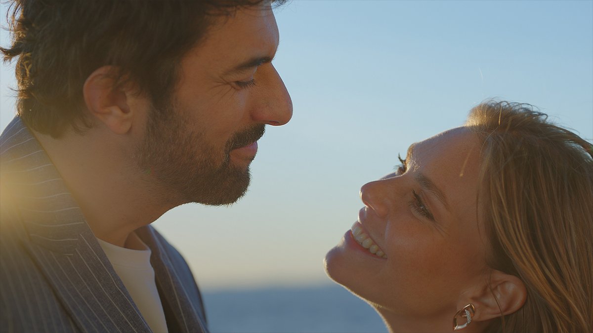 Aslı Enver ve #EnginAkyürek'in başrollerini paylaştığı #EnfesBirAkşam 10 Ekim'de Netflix'te.