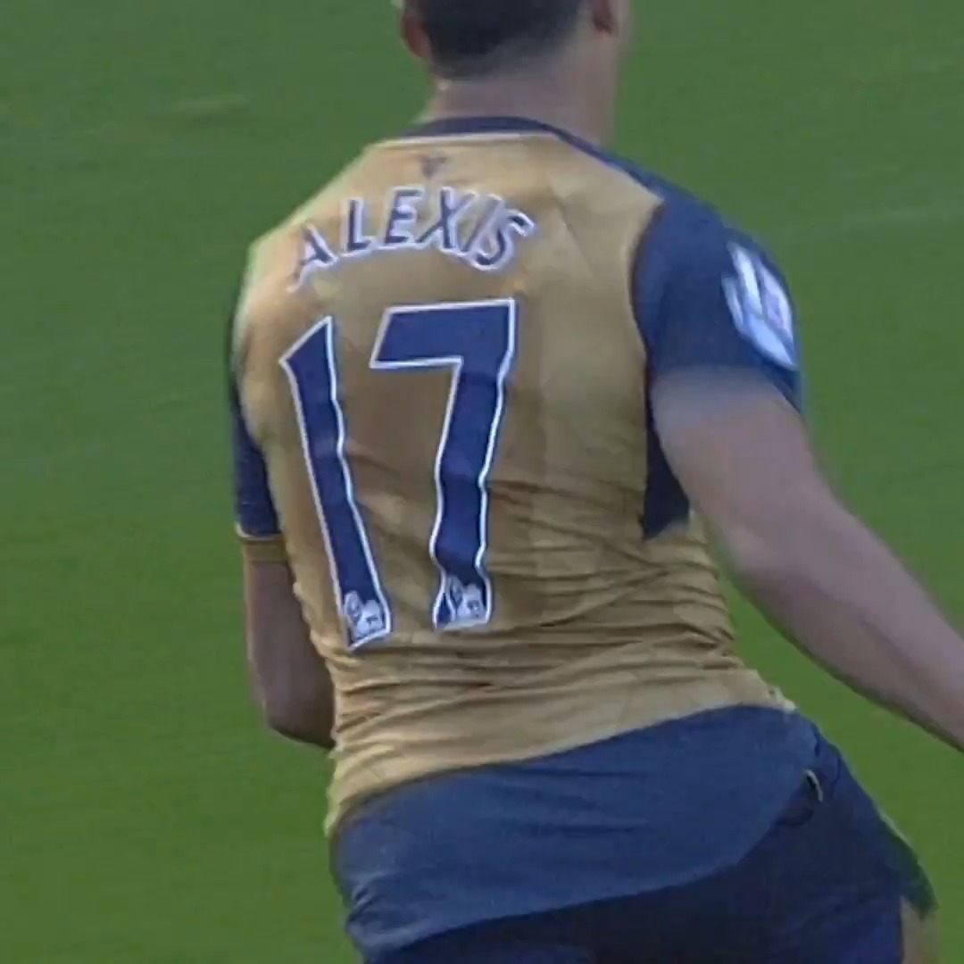 ๐๏ธ 10 years ago today... An unstoppable Alexis bagged a hat-trick in a 5-2 win at Leicester ๐ฅ