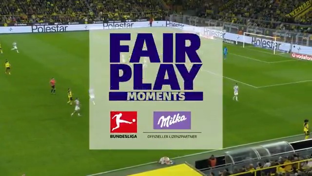Verletzung gesehen 👀 Angriff abgebrochen ❌ Am 4. #Bundesliga-Spieltag hat Borussia Dortmund-Spieler Karim #Adeyemi echtes #BLfairplay bewiesen! 🤝