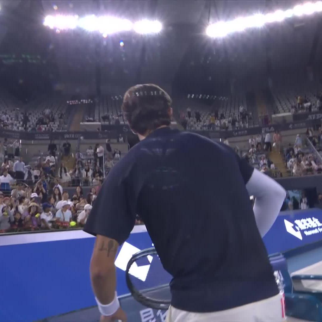 10-0 against fellow one-handed backhand players since 2024 ๐ Lorenzo Musetti outlasts Giovanni Mpetshi Perricard 7-6(3) 6-7(4) 6-4 in Beijing ๐ฎโ๐จ #ChinaOpen