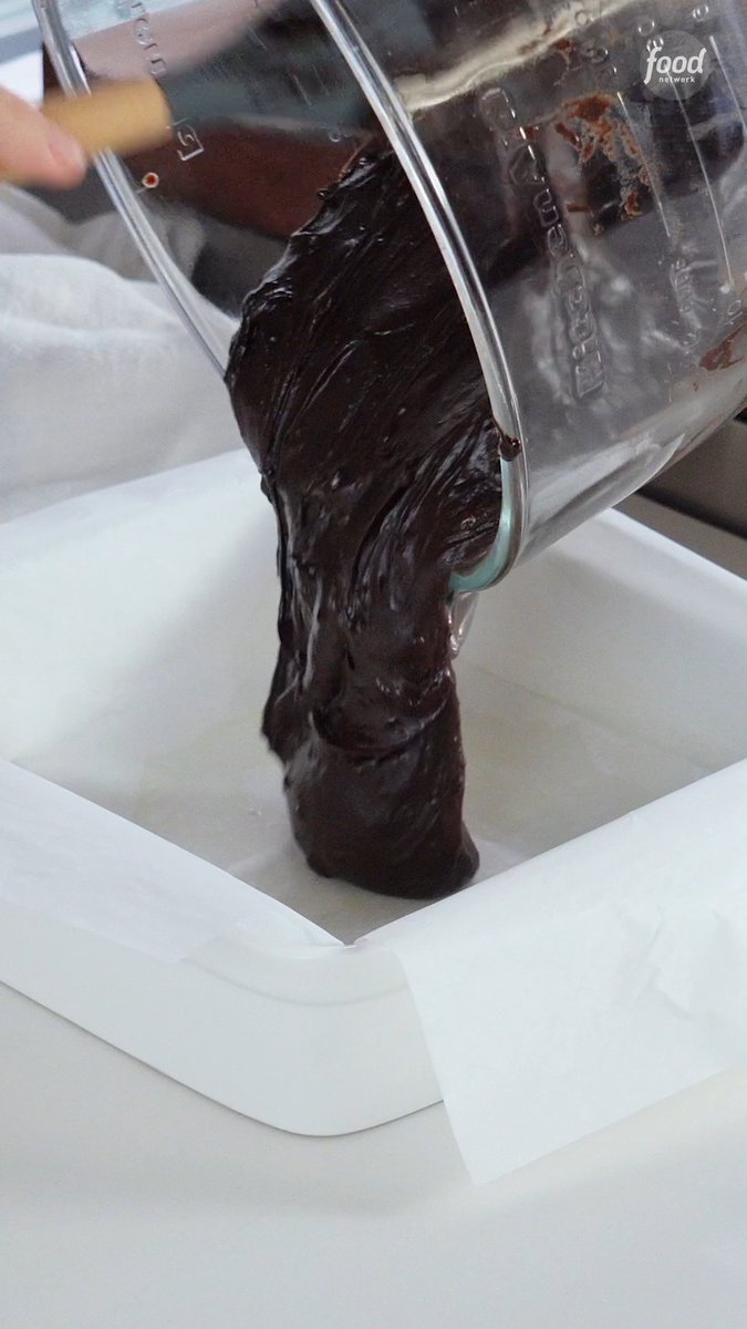 Avocado is one of the star ingredients on this week's #BobbysTripleThreat... and in Brooke Williamson's chocolate brownies! 🥑 See how the chefs use avocado in one of the rounds on #BobbysTripleThreat this Tuesday at 8|7c. Get the recipe:
