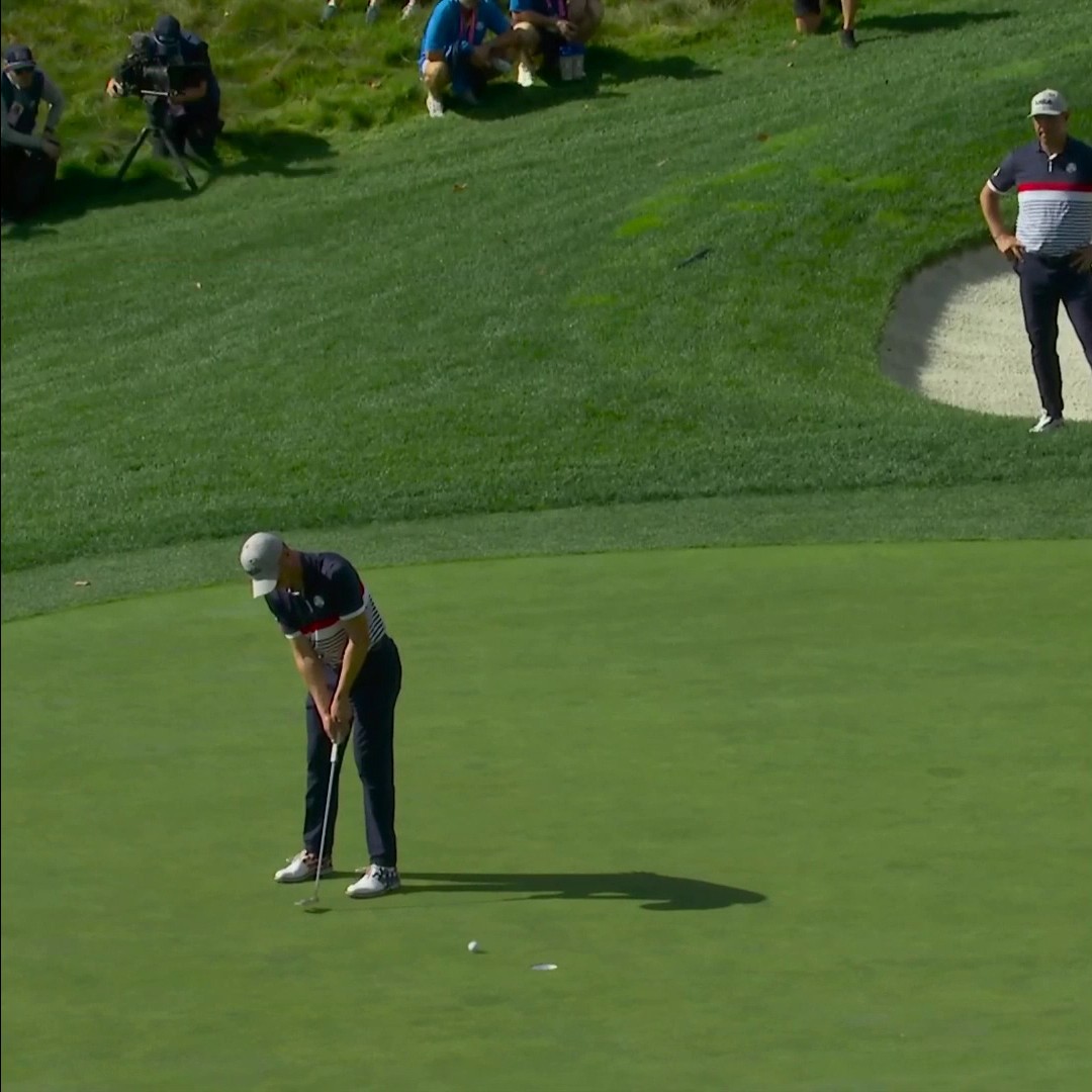 The first points on the board belong to Europe as Jon Rahm/Tyrrell Hatton and Tommy Fleetwood/Rory McIlroy win their matches. 🇪🇺