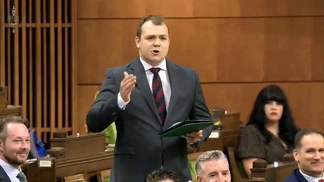 WATCH: Dane Lloyd TORCHES🔥 Safety Minister @Gary_SRP and the gun 'buyback' scam. "Govt isn't seizing 'assault weapons' because law-abiding gun owners DON'T OWN ANY!"💯 Ukraine thought they were getting 🇨🇦 'Weapons of War,' but instead received Cabela's Christmas catalog! 🤣