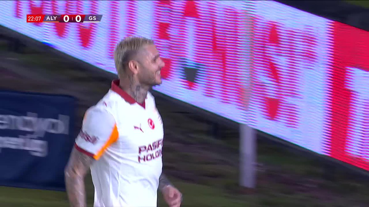 PERO POR FAVOR... ¡QUÉ GOLAZO, MAURO! Icardi apareció en el área y definió de TACO para el 1-0 de Galatasaray vs. Alanyaspor. 📺 #DisneyPlus Plan Premium