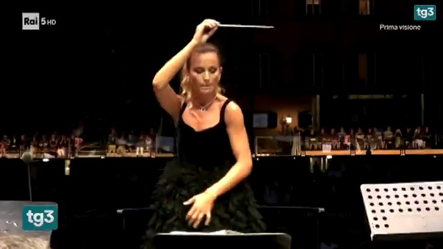 I lavoratori della Fenice pronti allo sciopero contro la nomina di Beatrice Venezi alla direzione musicale dello storico teatro veneziano: "Una scelta calata dall'alto, non ha un profilo professionale all'altezza"