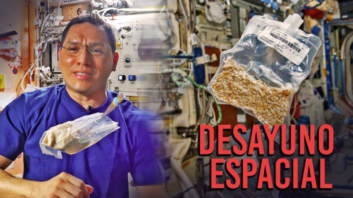 ยฟQuieres saber cรณmo el astronauta de la NASA Frank Rubio comenzaba su dรญa en la International Space Station? En este video, Frank muestra cรณmo preparar cafรฉ y un desayuno con alimentos deshidratados. Revive su โdesayuno de campeonesโ: