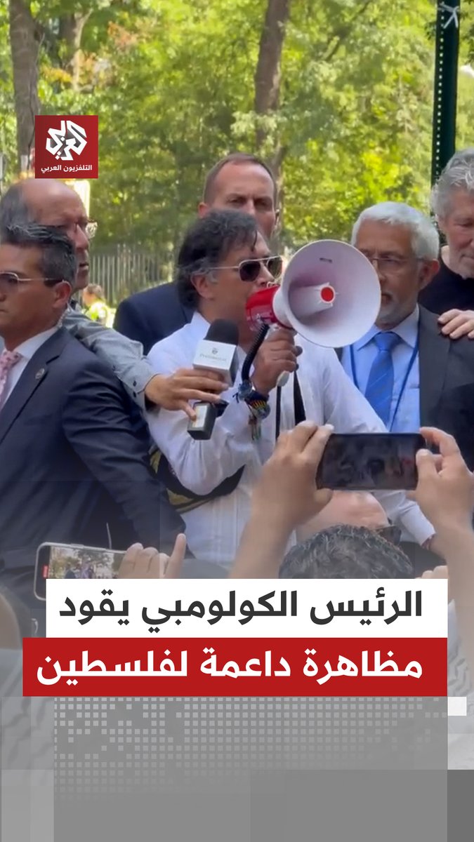 الرئيس الكولومبي غوستافو بيترو يقود مظاهرة داعمة لفلسطين في ساحة تايمز سكوير بنيويورك