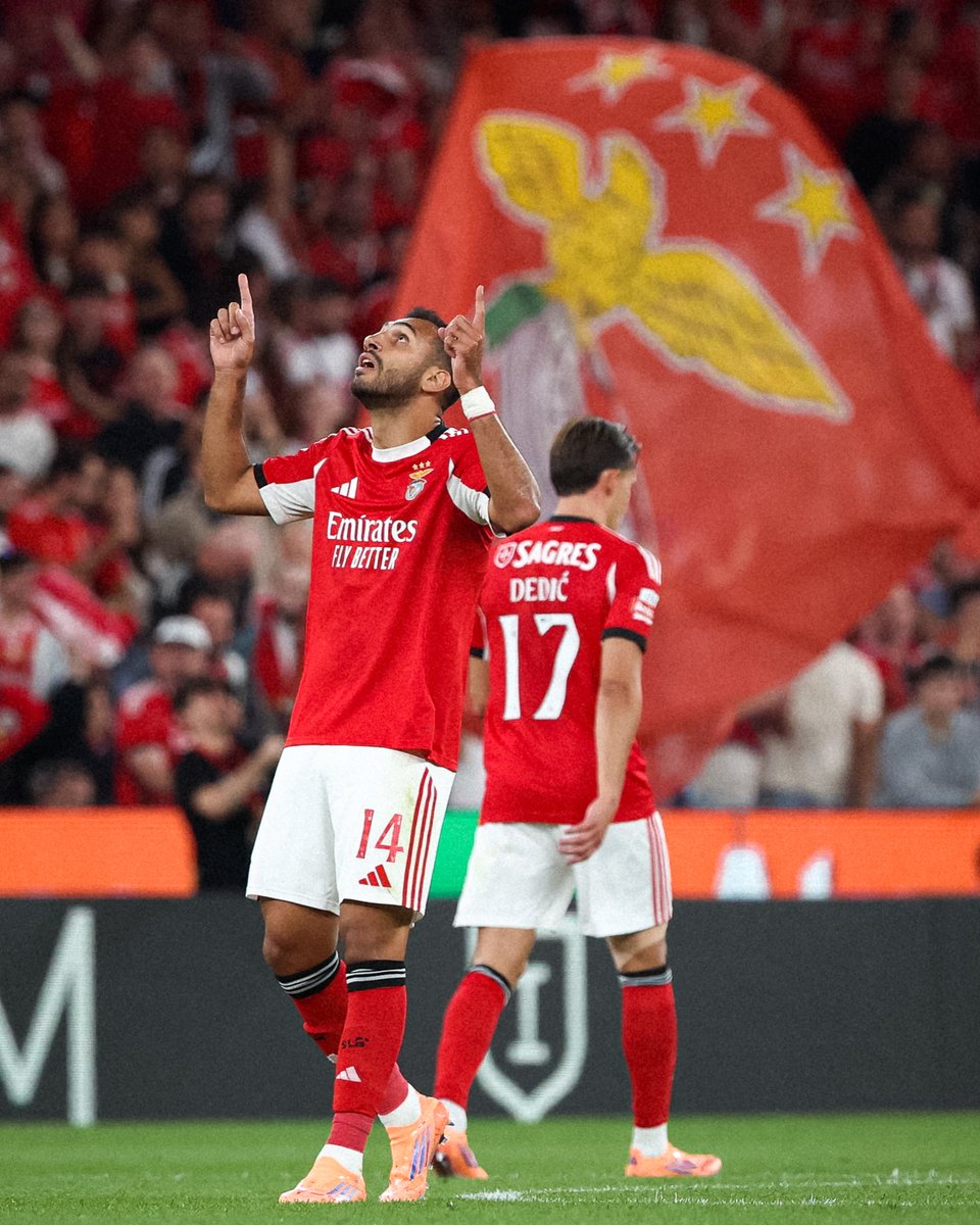 🇬🇷 From the spot. 😎 #SLBGVFC | #LigaPortugal