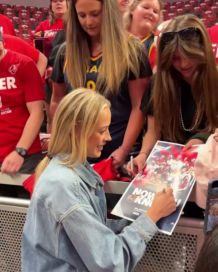 Sophie Cunningham surprised fans with autographed shoes ahead of Game 3 🔥 Watch WNBA Semifinals Game 3 on ESPN2 and the ESPN App ➡️