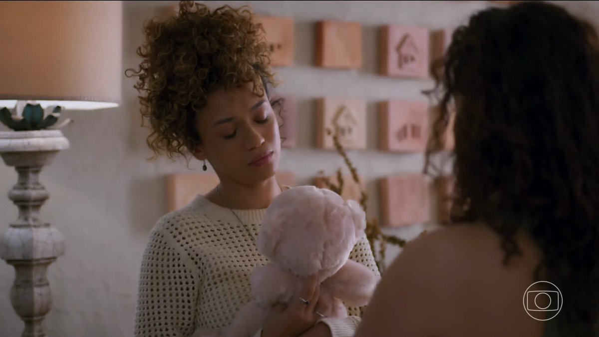 "Será que vai fazer mal pra Sarita conhecer o pai?" "Meu pai????" Era melhor que continuassem desaparecidas. Voltar com um enredo desse e nada seria melhor o nada. #Valetudo